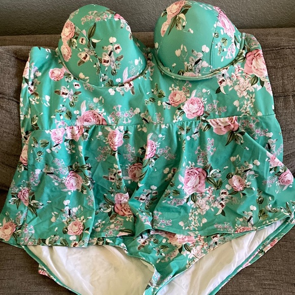 Torrid Push-up Molded Cup Peplum Swimsuit 6 Floral Multi way Retro Pinup - Picture 5 of 11